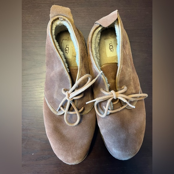 UGG men’s maksim chukka suede Sherpa lined boots. Size 15.